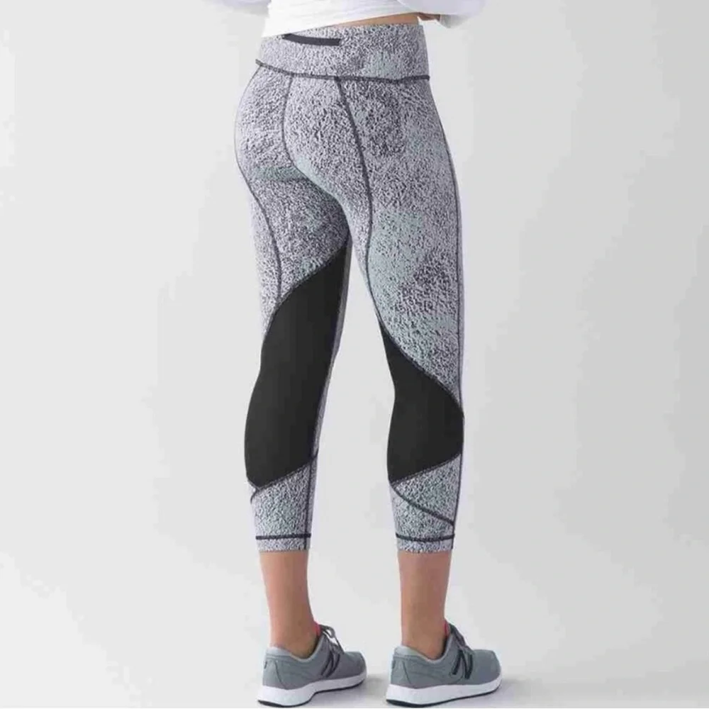 Lululemon Athletica Black and Gray Patterned Leggings